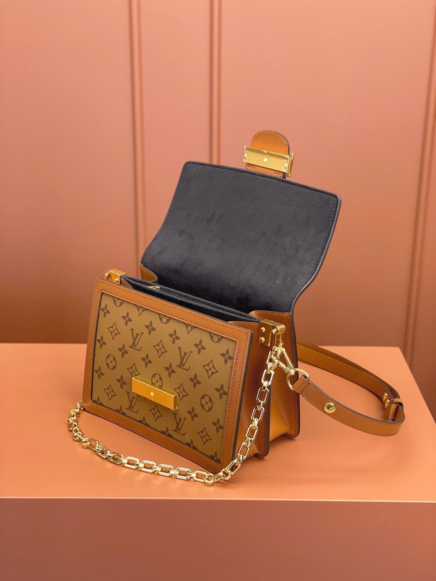 Louis Vuitton Dauphine Crossbody Bag M45958, 25x17x10.5cm
