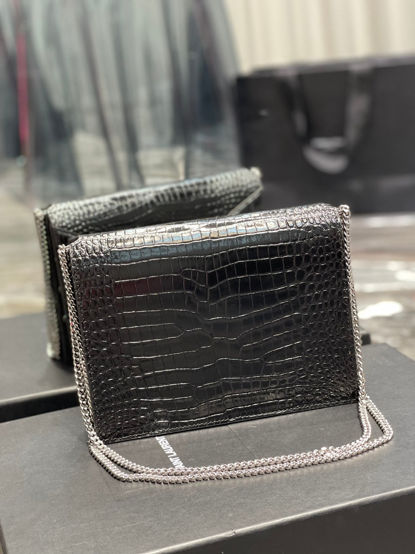 Y Cassandra Medium Chain Bag Black