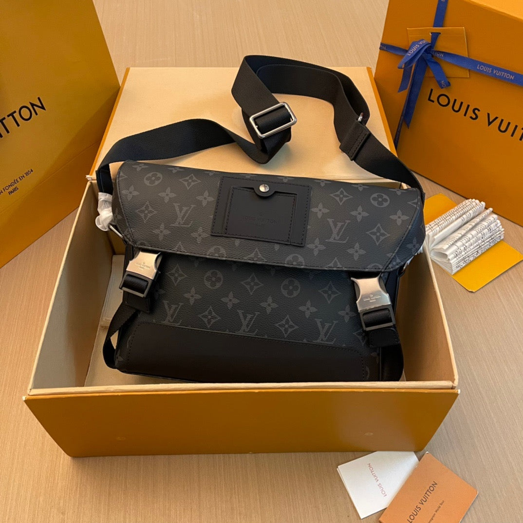Louis Vuitton Voyager Monogram Eclipse Crossbody Bag, 33*22.5*11 CM