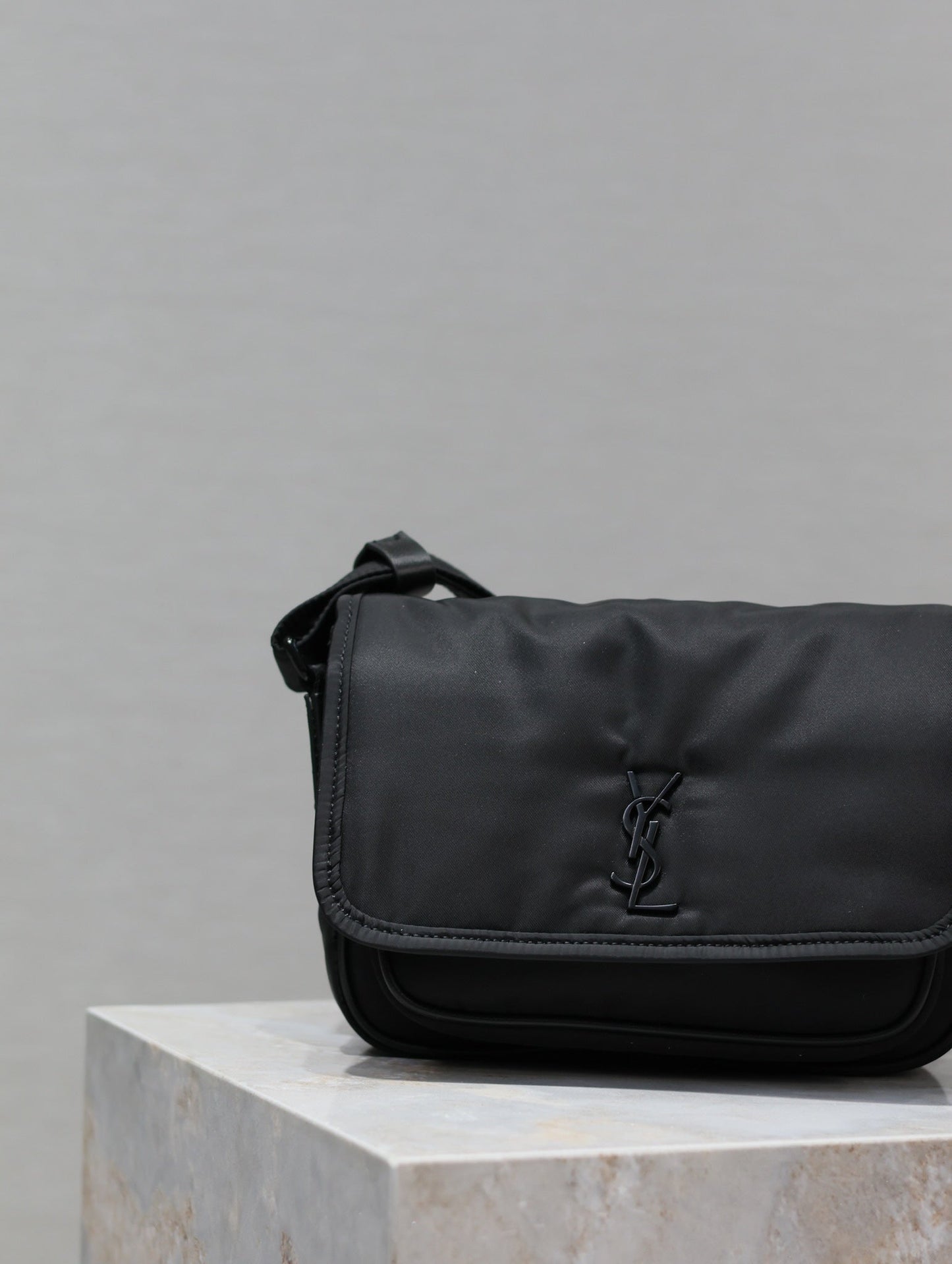 Saint Laurent Niki Messenger Bag 22×16.5×12cm
