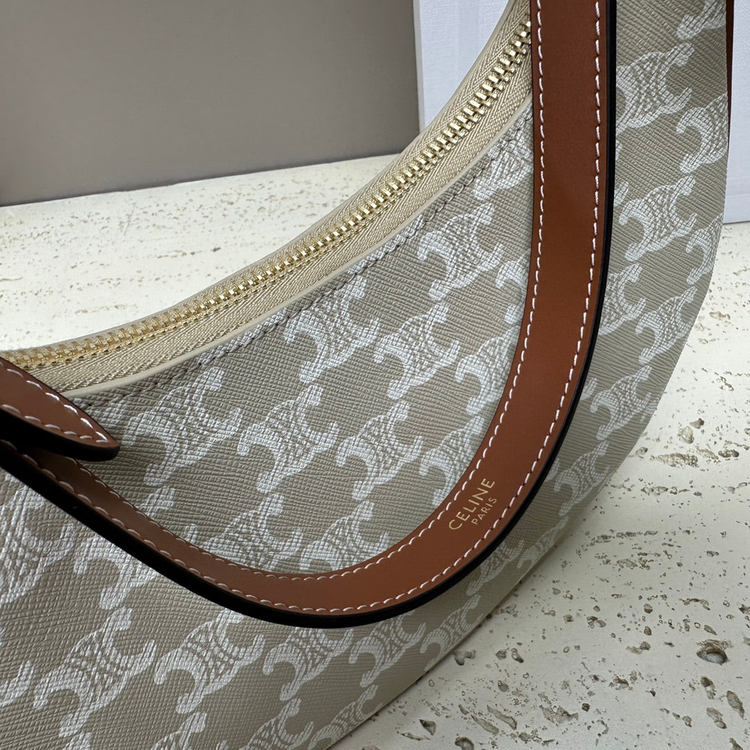 Celine AvaTriomphe Handbag, 23 X 14 X 7 CM