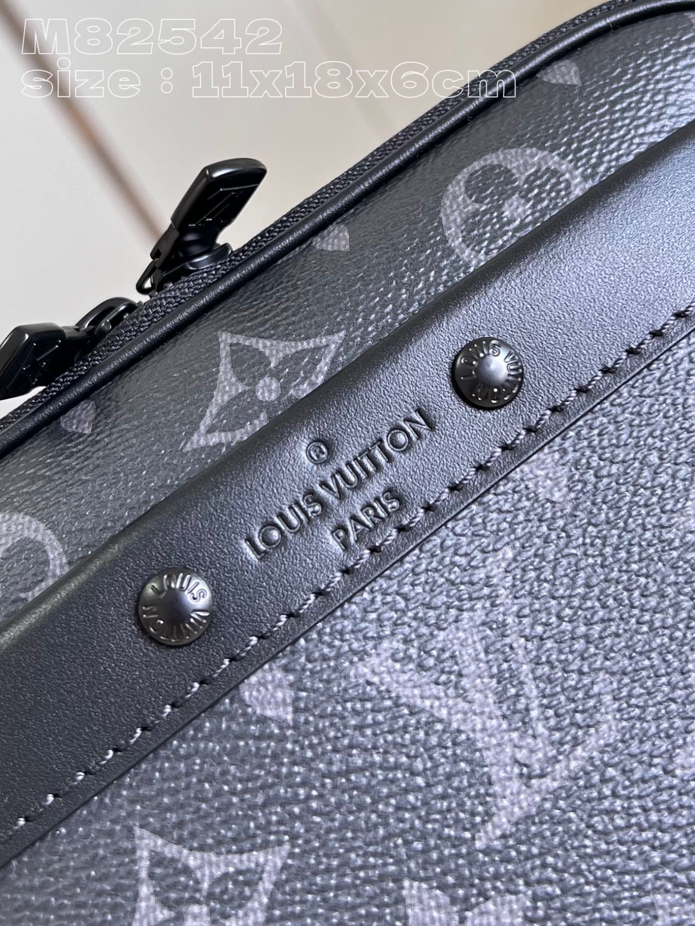 Louis Vuitton Classic Crossbody Bag M82542, 11 x 18.5 x 6.5 CM