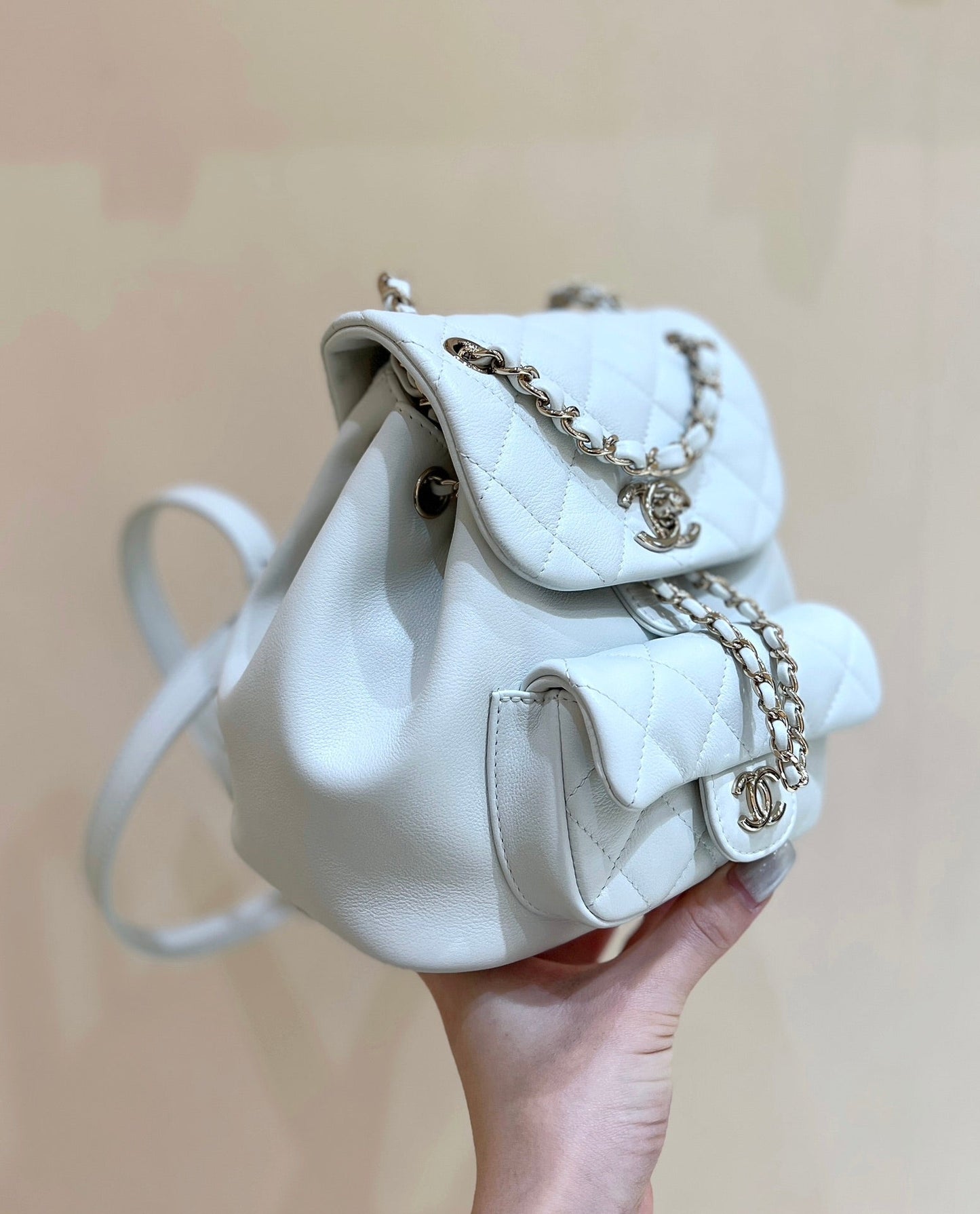 Chanel 22A Duma Backpack Bag 18.5x18x12cm white