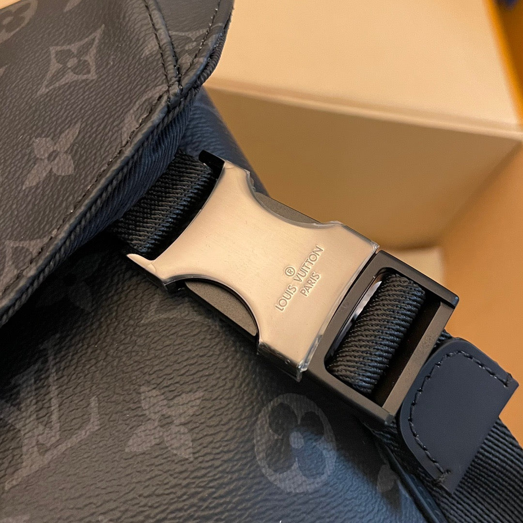 Louis Vuitton Voyager Monogram Eclipse Crossbody Bag, 33*22.5*11 CM