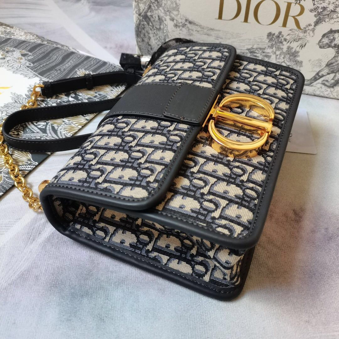Dior Oblique 30 Montaigne HZ579208 Crossbody Bag, 25 x 16.6 x 8 CM