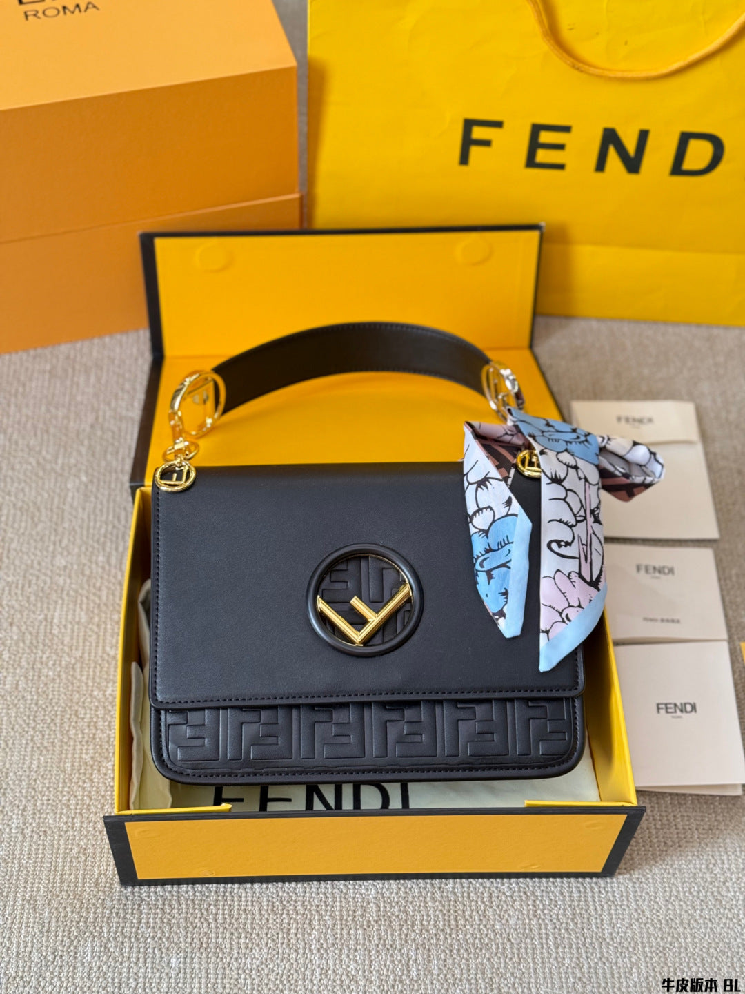 Fen new arrival KANI bag size: 25*20 cm