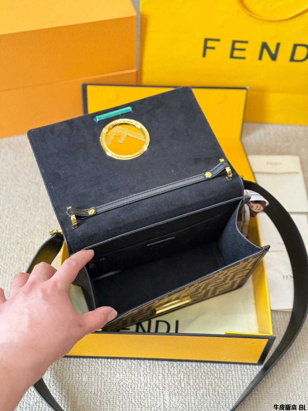 Fen new arrival KANI bag size: 25*20 cm