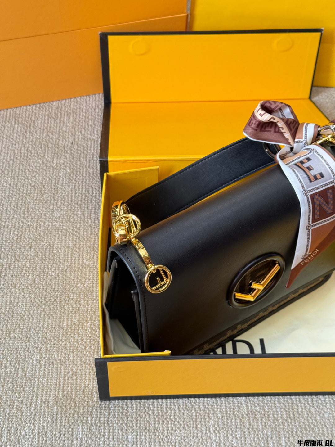 Fen new arrival KANI bag size: 25*20 cm