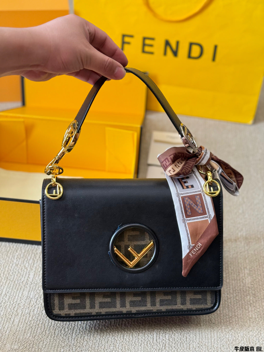 Fen new arrival KANI bag size: 25*20 cm