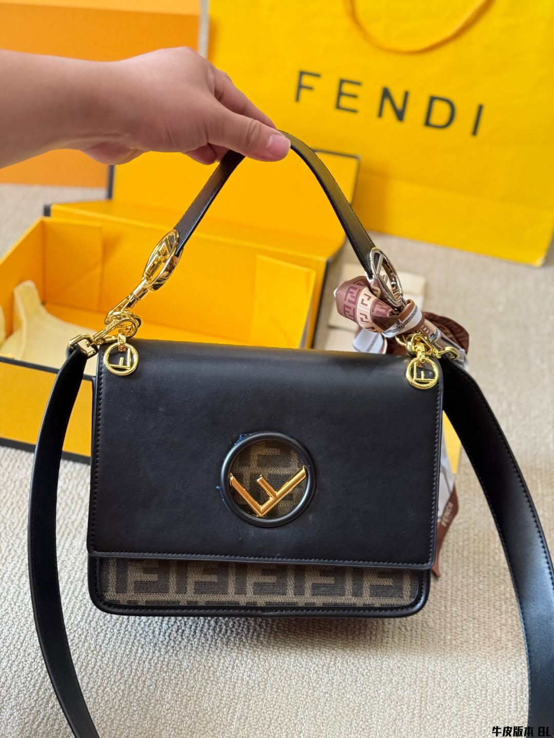 Fen new arrival KANI bag size: 25*20 cm