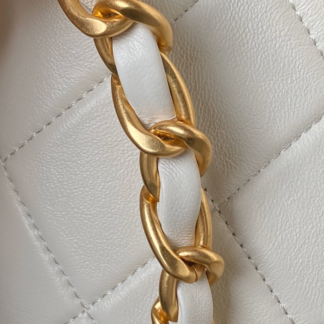 Chanel 23kHobo Bag 23x23x6cm white