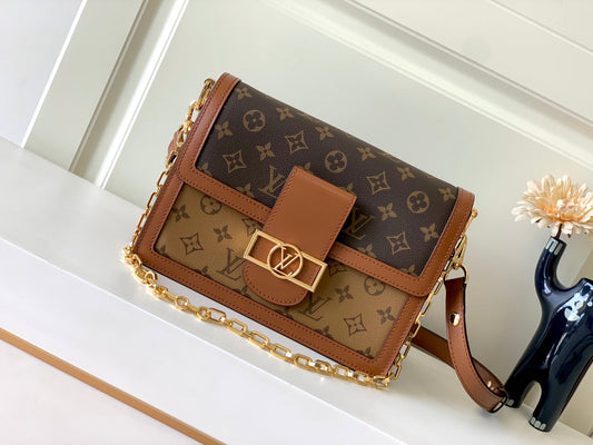 Louis Vuitton Dauphine Crossbody Bag M4595, 25x17x10.5cm