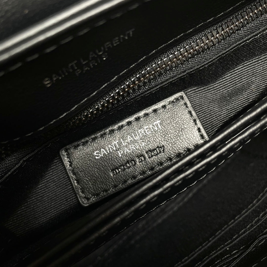 Saint Laurent Loulou Shoulder Bag 20X14X7cm