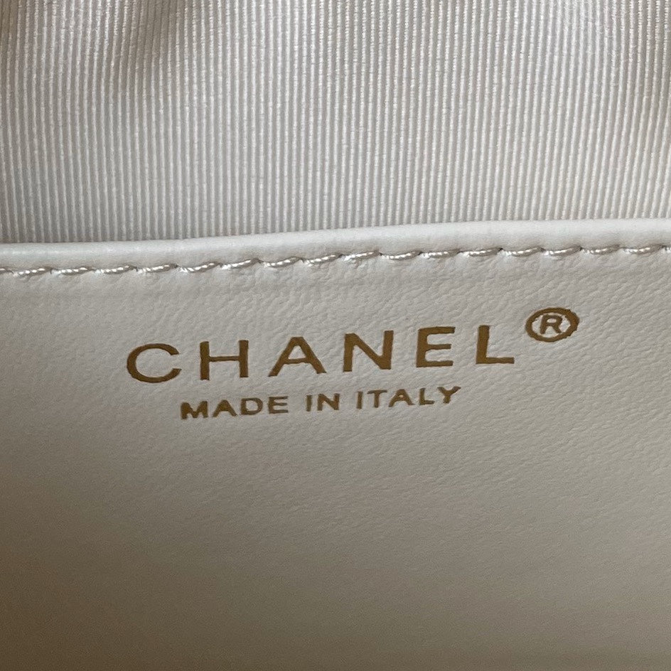 Chanel 23kHobo Bag 23x23x6cm white