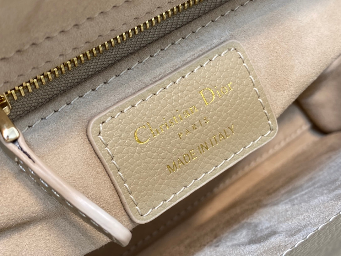 DIOR LADY 20CM BEIGE