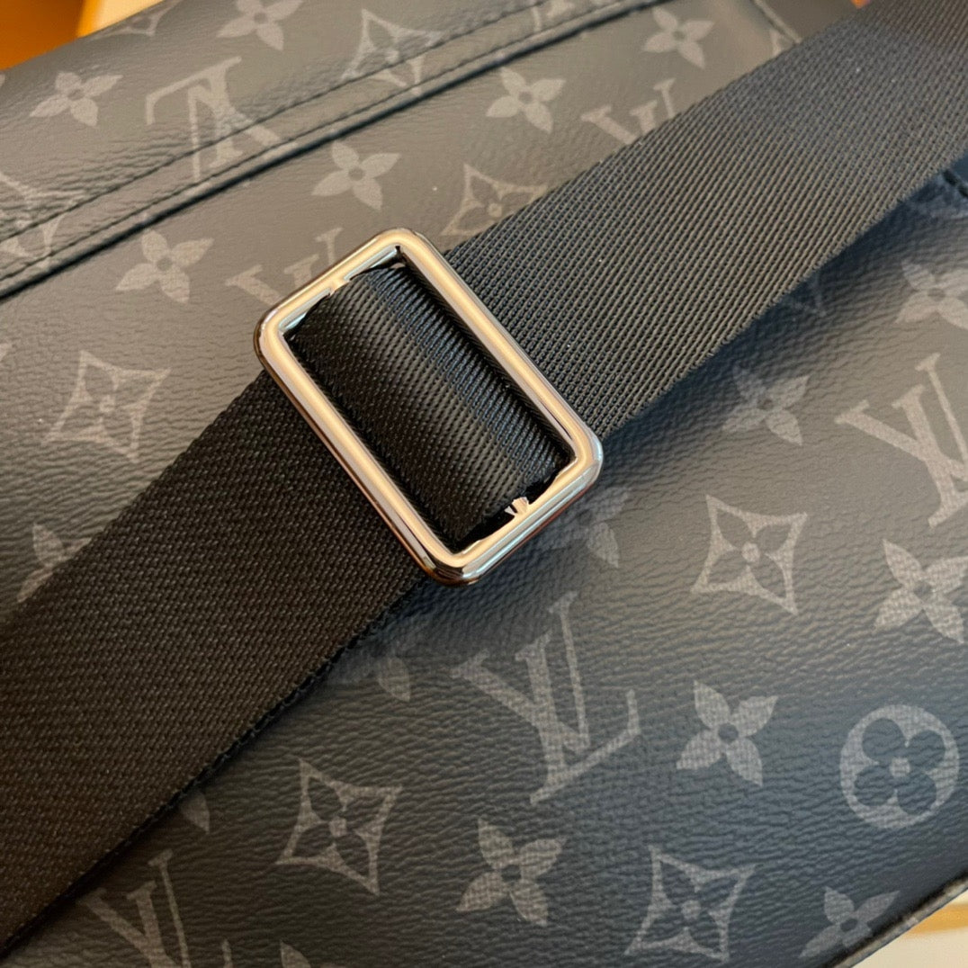 Louis Vuitton Voyager Monogram Eclipse Crossbody Bag, 33*22.5*11 CM