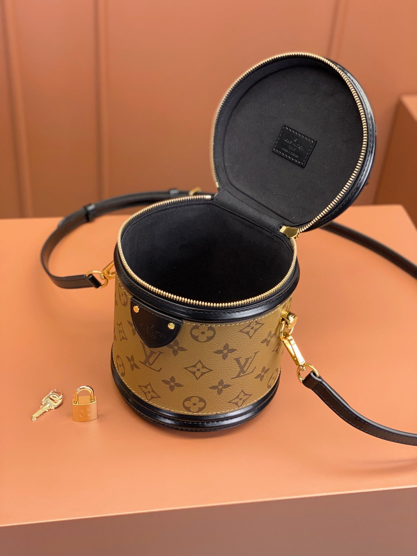 Louis Vuitton Cannes Bag M43986, 15x17x15cm