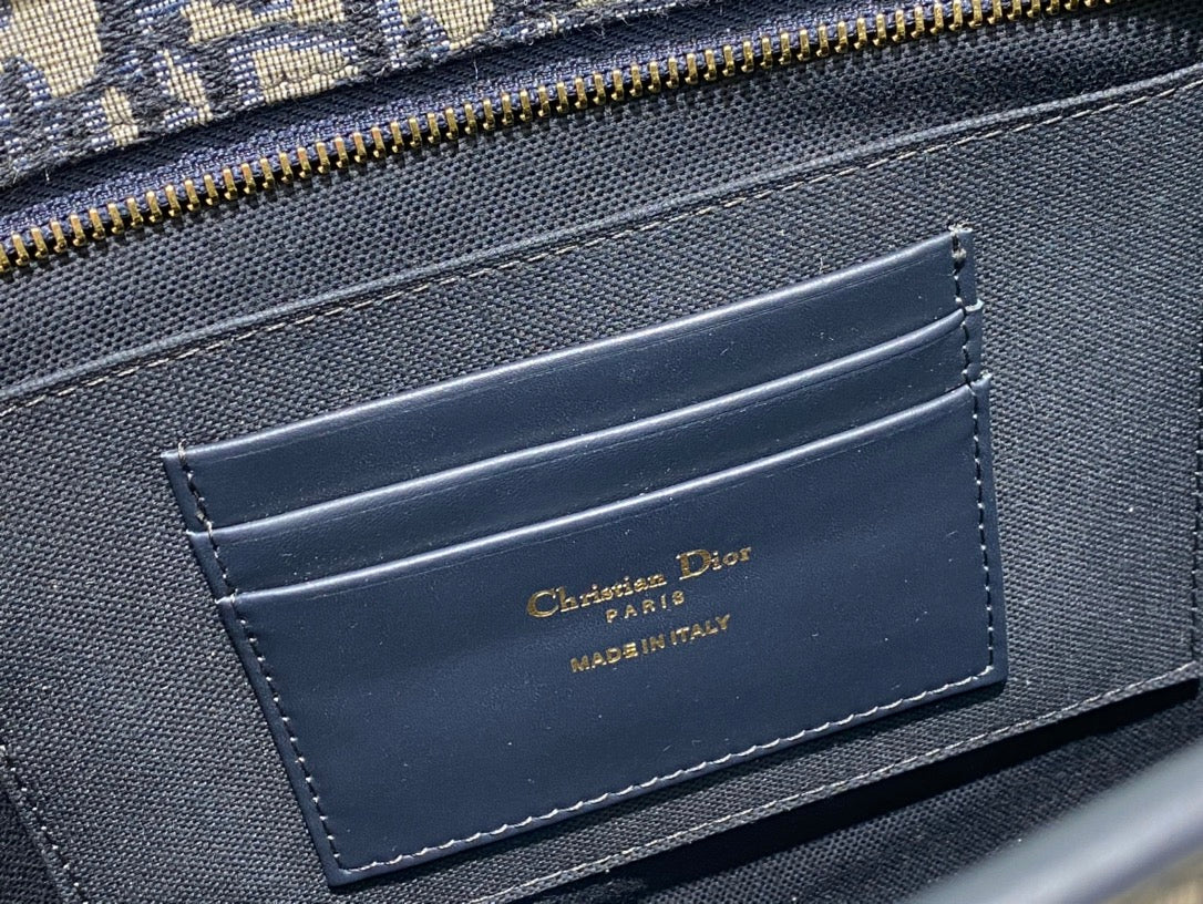 Dior Montaigne pouch Bag 26×19.5×7cm