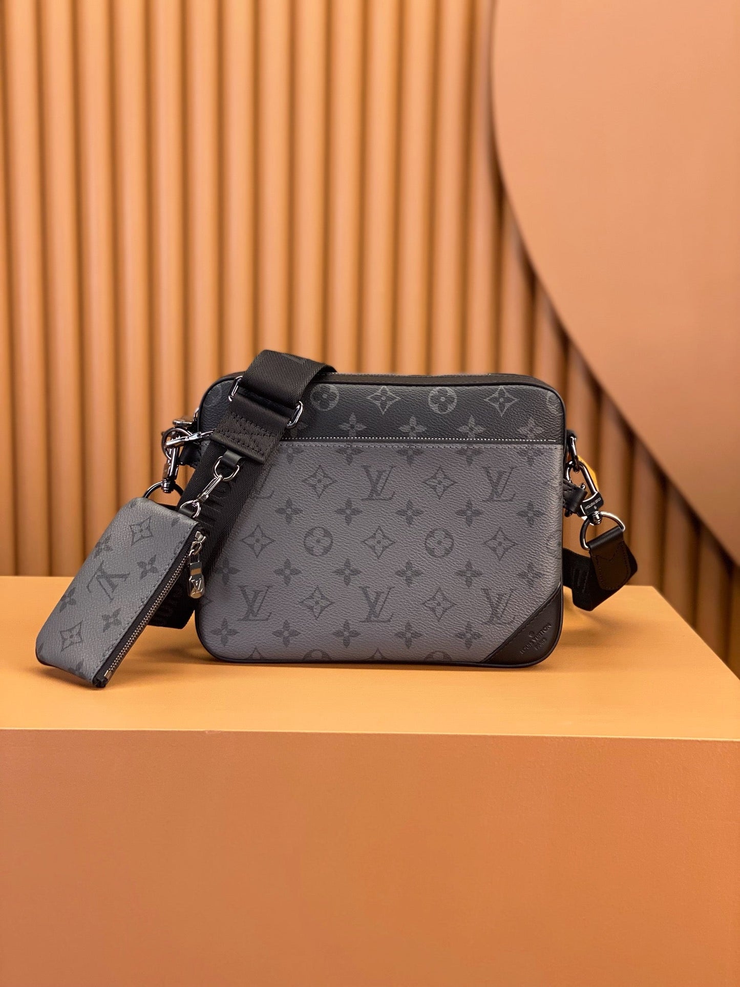 Louis Vuitton Trio Messenger Bag 25x18.5x7cm