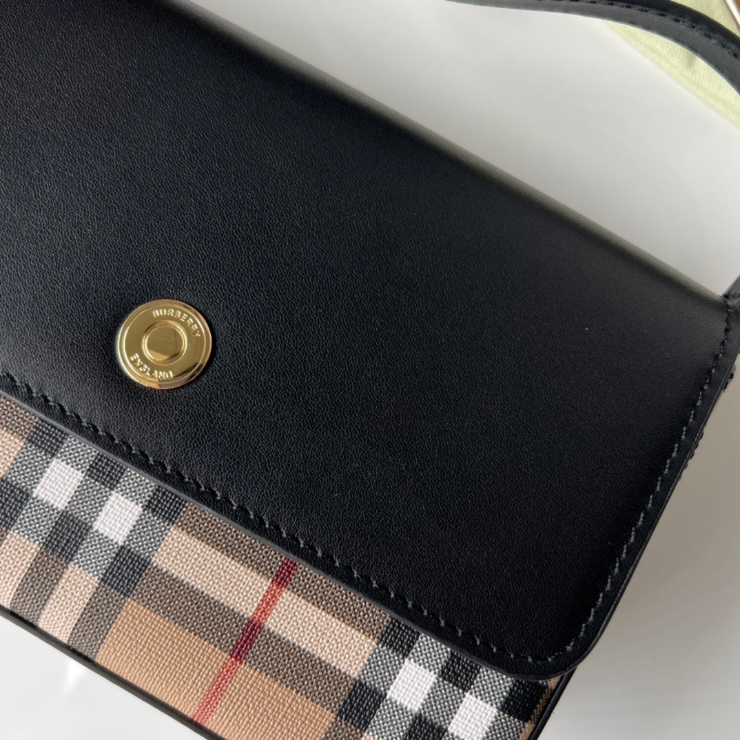 Burberry Hampshire Shoulder Bag 20x13.5x5cm