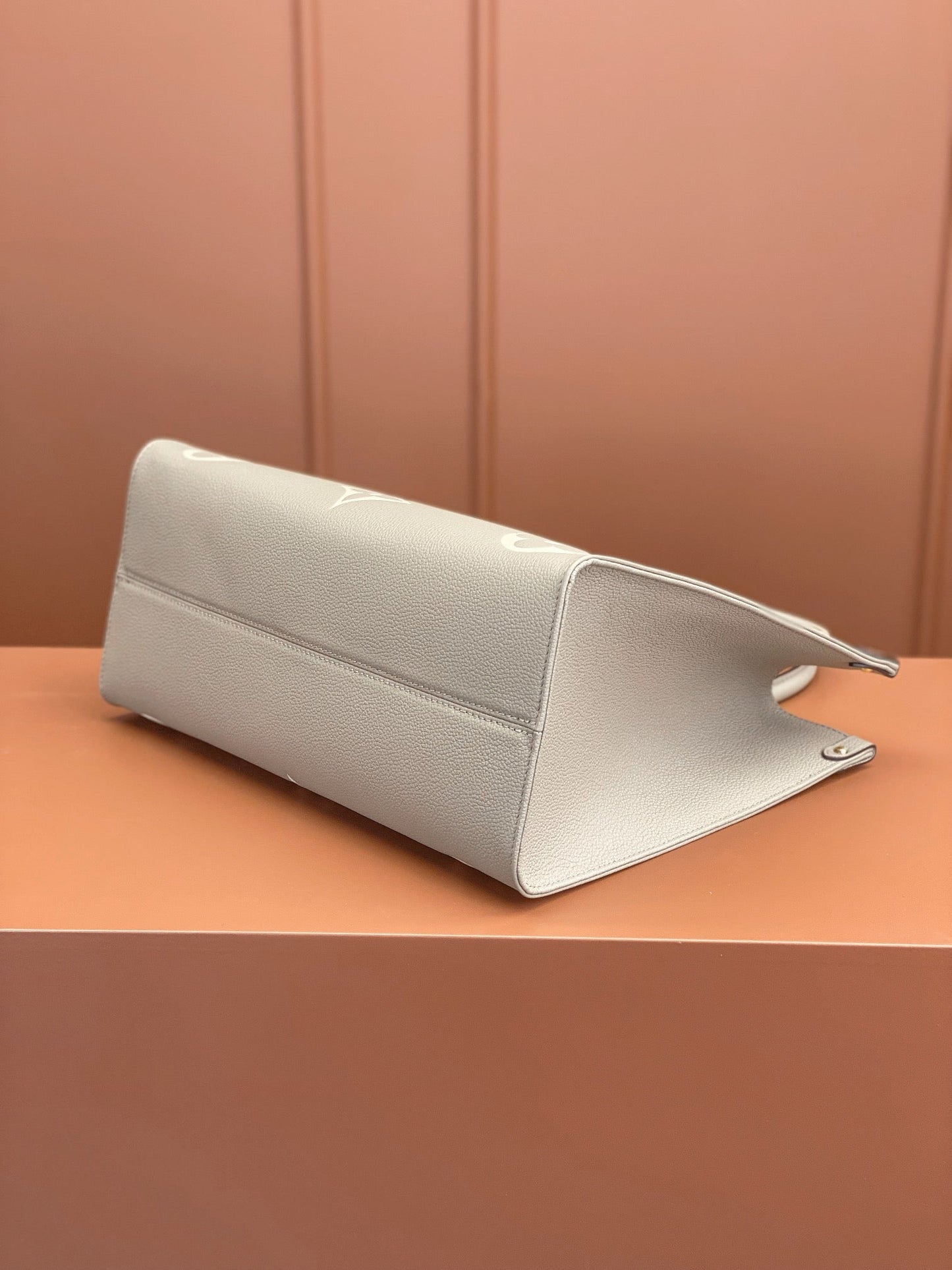 Louis Vuitton LV  M45494 OnTheGo MM Bag 35x27x14cm Grey