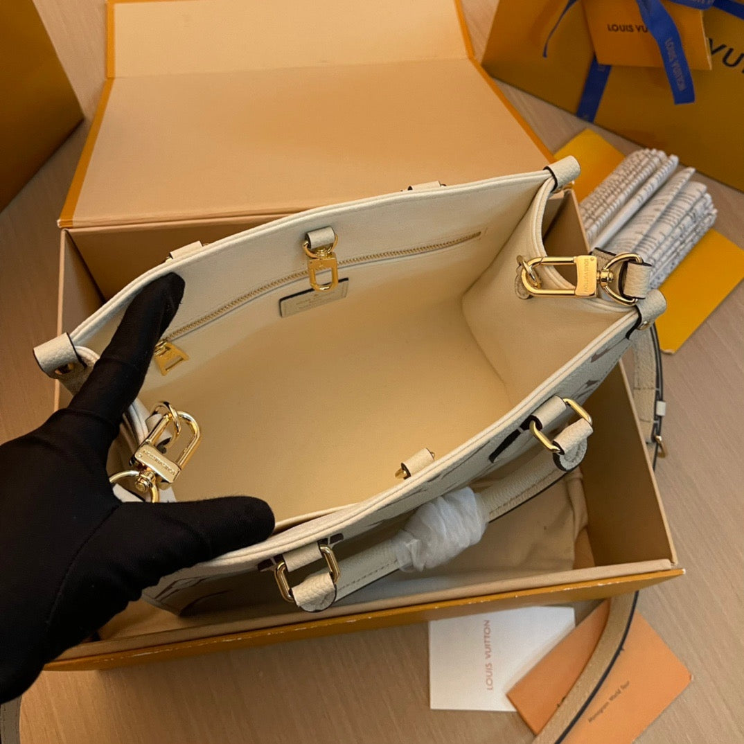 Louis Vuitton Sac Plat Giant Bicolor Monogram Handbag, 25*19*11.5 CM