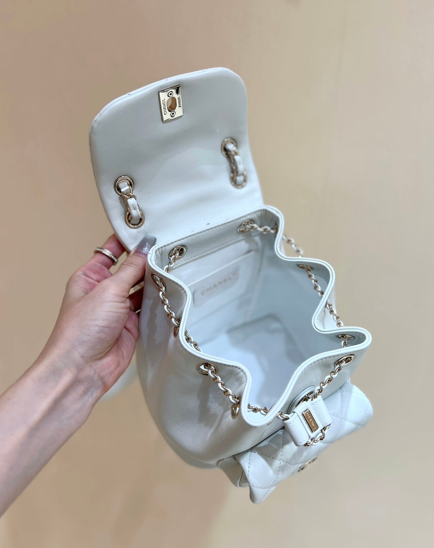 Chanel 22A Duma Backpack Bag 18.5x18x12cm white