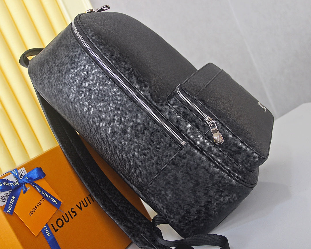 Louis new arrival backpack bag size : 43 x 30 x 14 cm