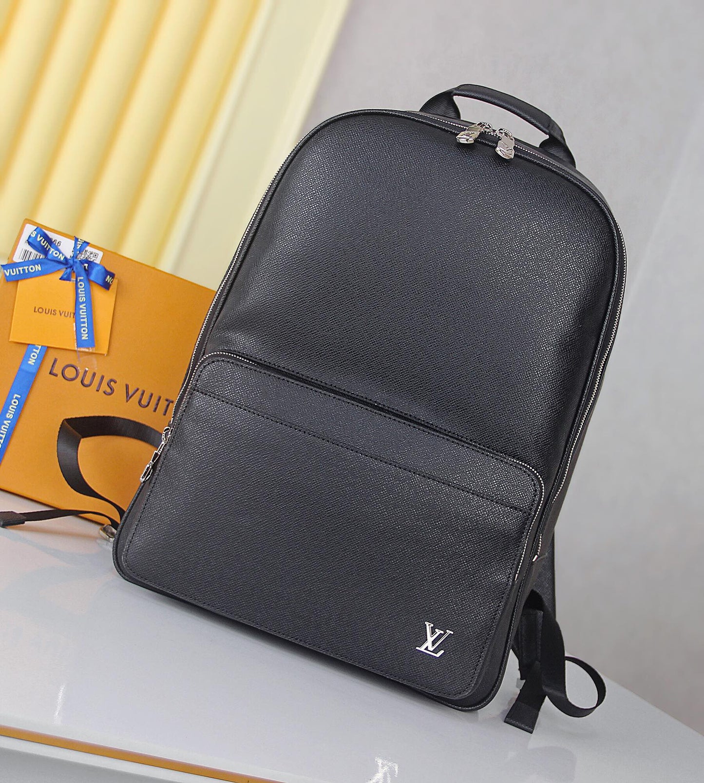 Louis new arrival backpack bag size : 43 x 30 x 14 cm