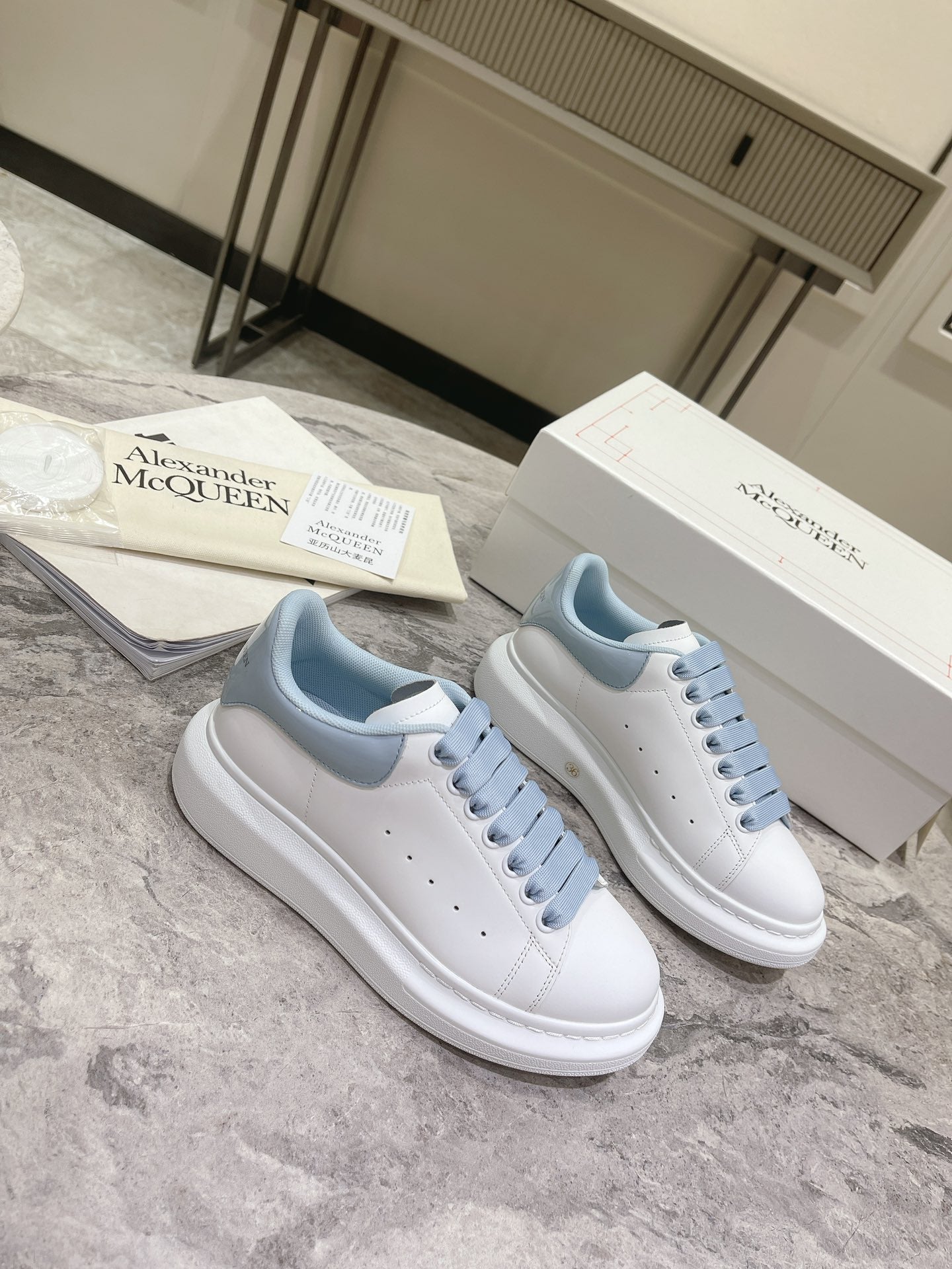 𝘼𝙡𝙚𝙭 𝙈𝙘𝙌 nwe arrival women shoes