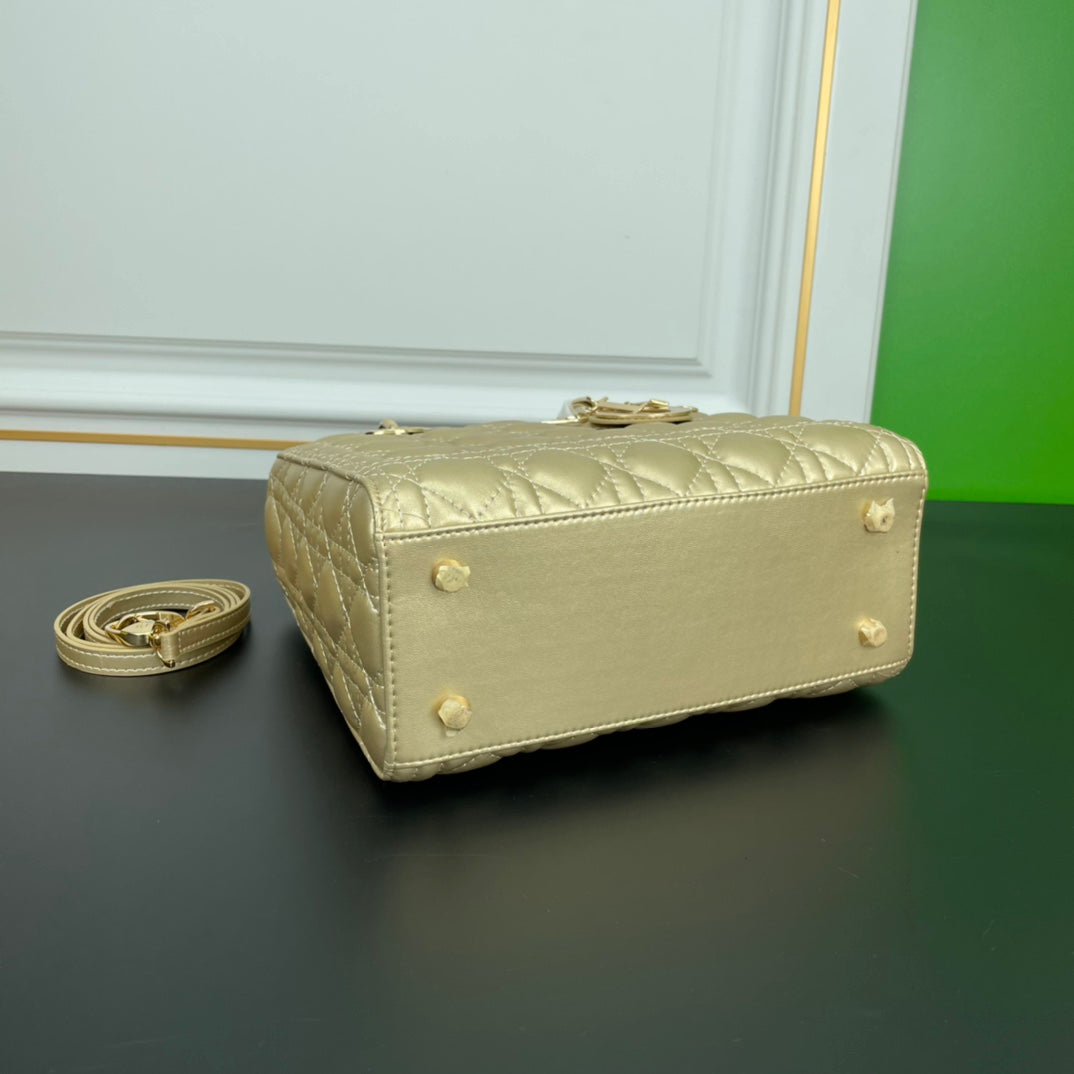 D Ultra-matte 🖤 SO BLACK 24 cm