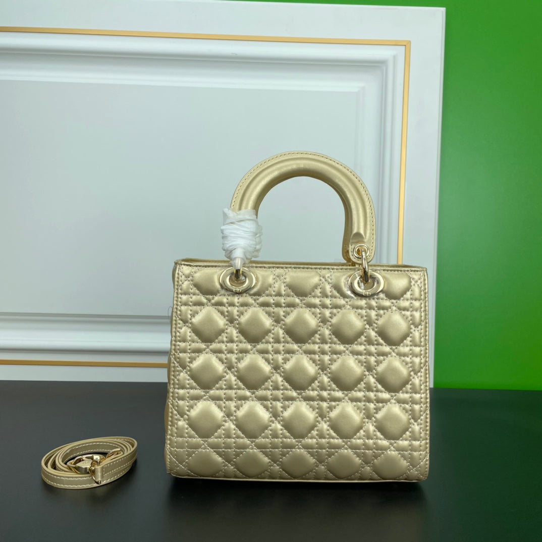 D Ultra-matte 🖤 SO BLACK 24 cm