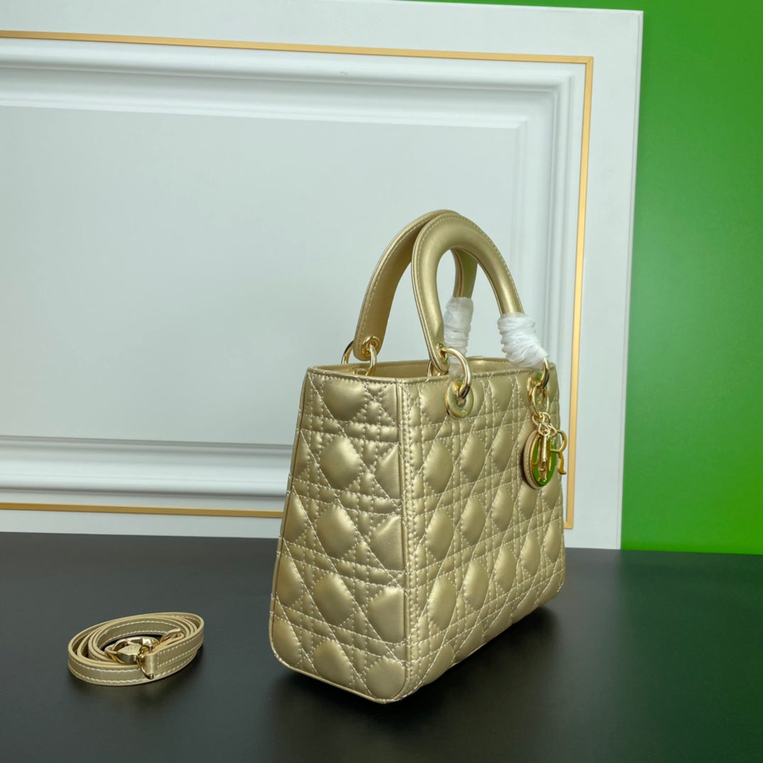 D Ultra-matte 🖤 SO BLACK 24 cm