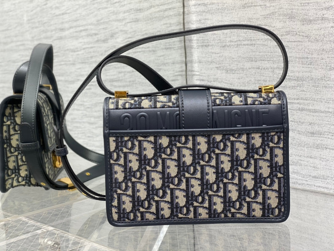 𝗗 𝗠𝗼𝗻𝘁𝗮𝗶𝗴𝗻𝗲 bag 01