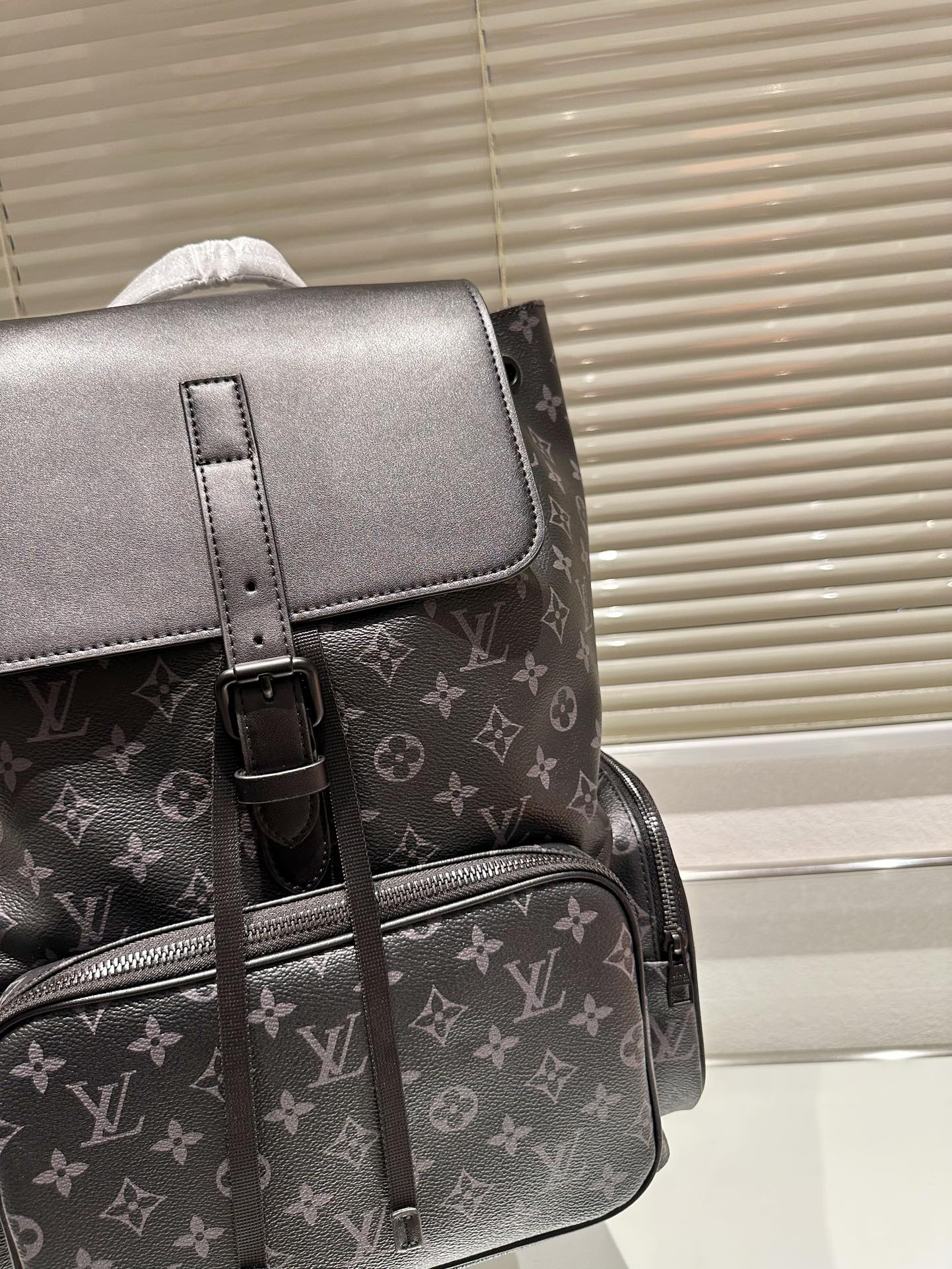 Louis Petite Malle Monogram backpack bag size : 37*45 cm