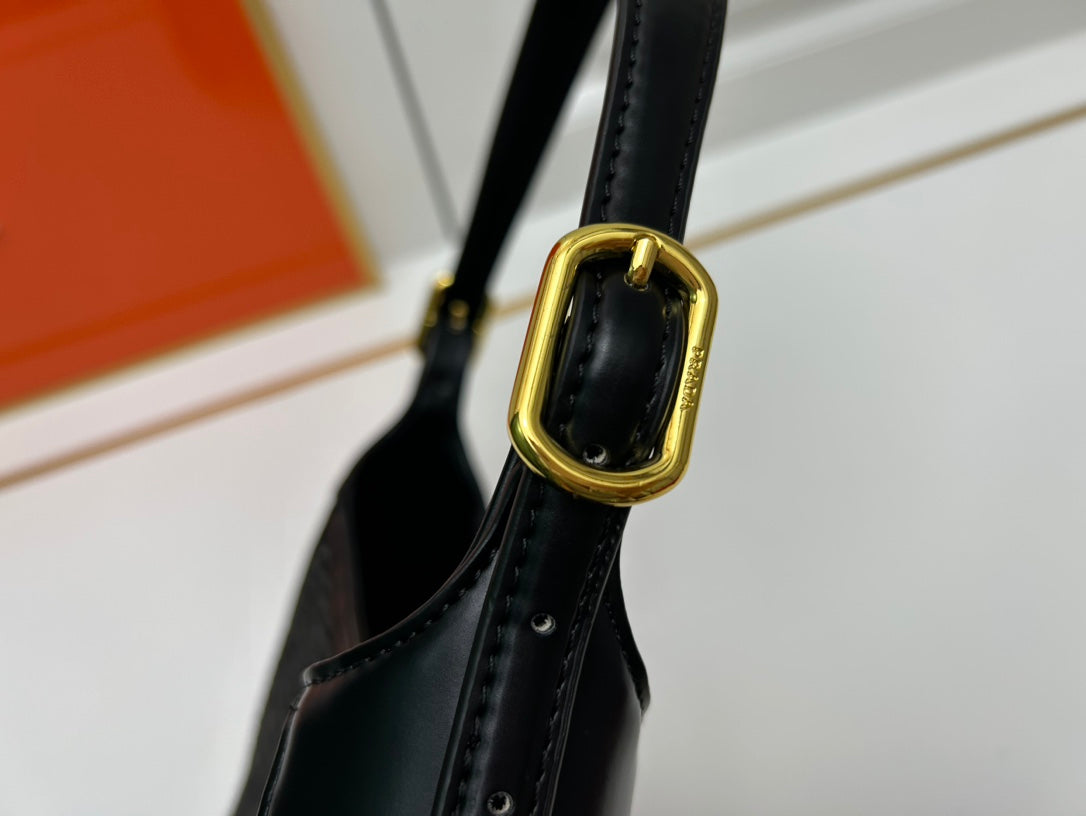 Pra new arrival women bag size : 28-22-5cm