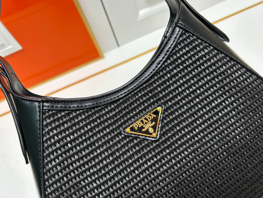 Pra new arrival women bag size : 28-22-5cm