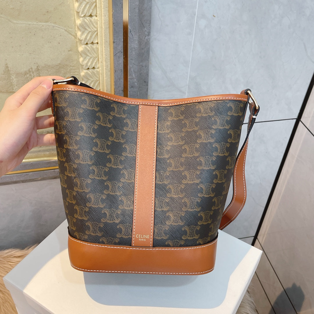 Ce TRIOMPHE new arrival size : 22/26/13 cm