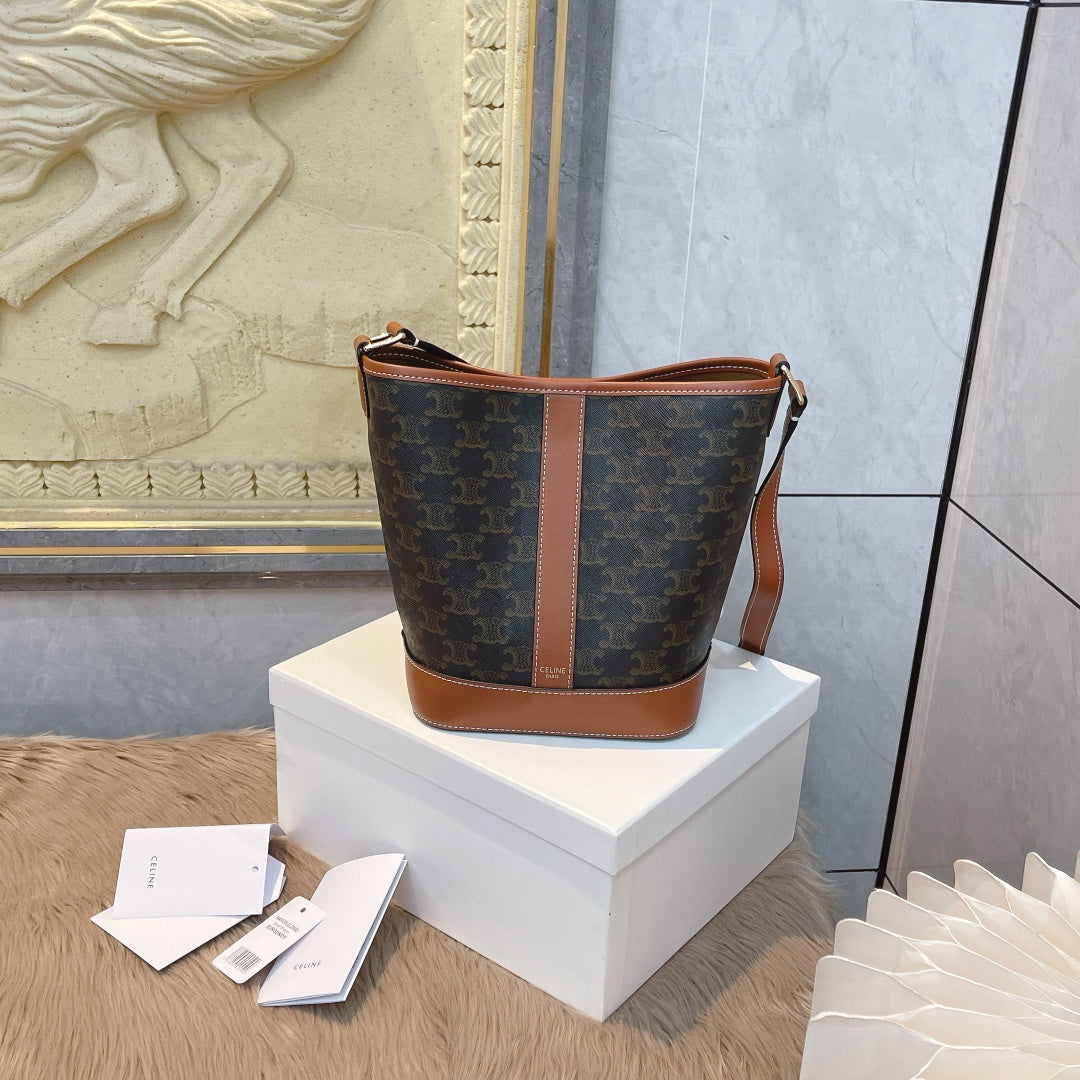 Ce TRIOMPHE new arrival size : 22/26/13 cm