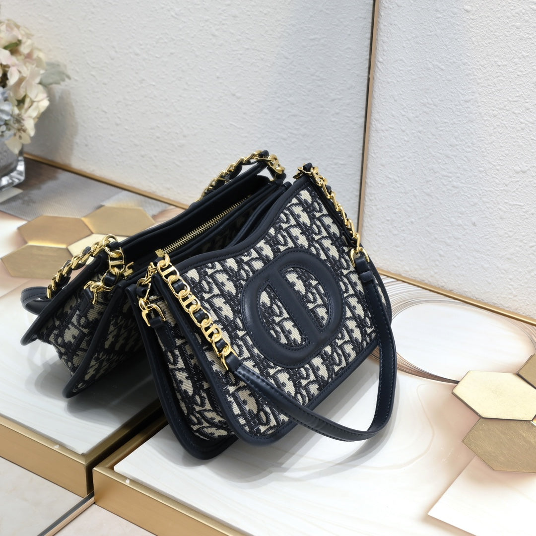D new arrival signature hobo bag size: 23.5*14.5*6cm