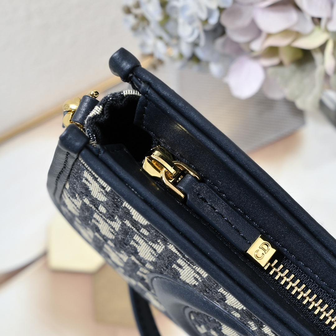 D new arrival signature hobo bag size: 23.5*14.5*6cm