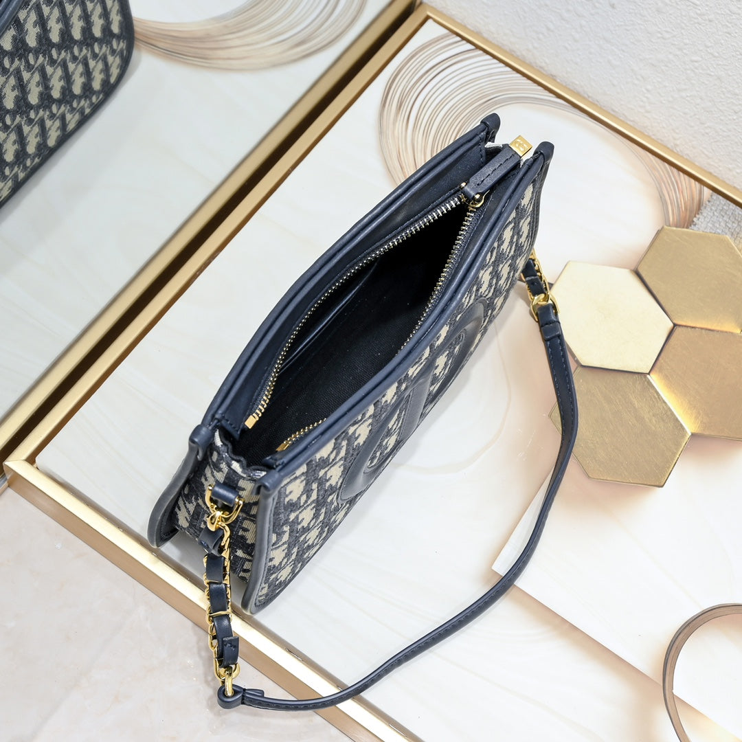 D new arrival signature hobo bag size: 23.5*14.5*6cm