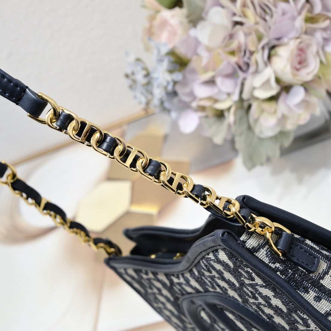 D new arrival signature hobo bag size: 23.5*14.5*6cm