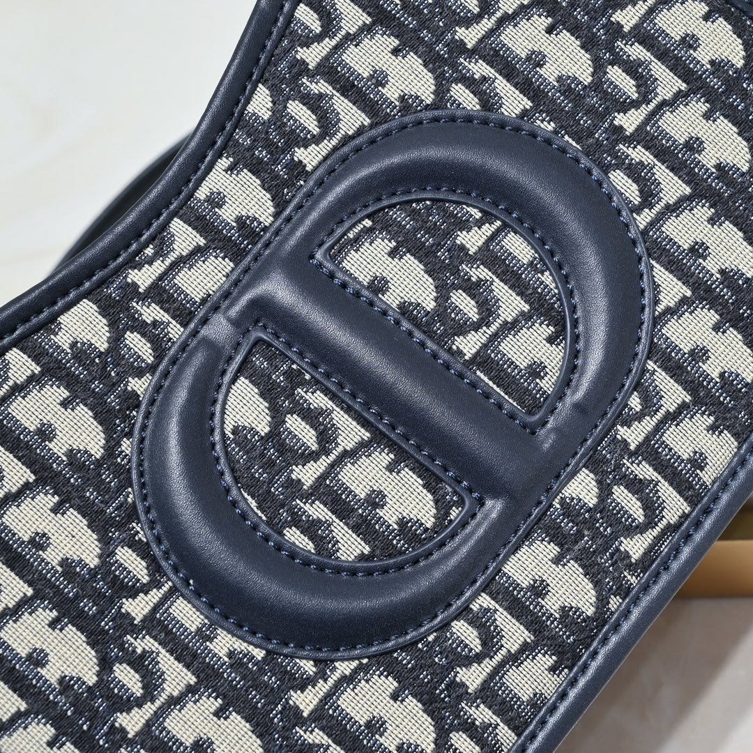 D new arrival signature hobo bag size: 23.5*14.5*6cm