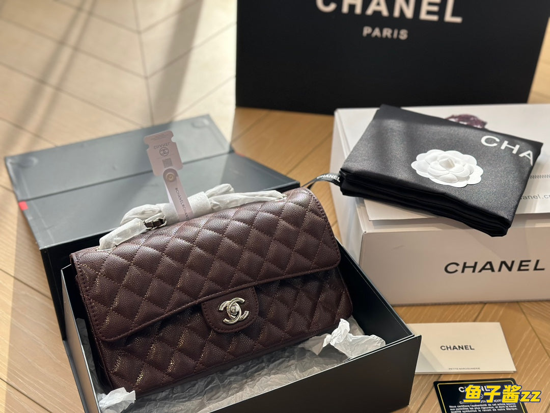 Cc CF 25 white caviar leather silver chain