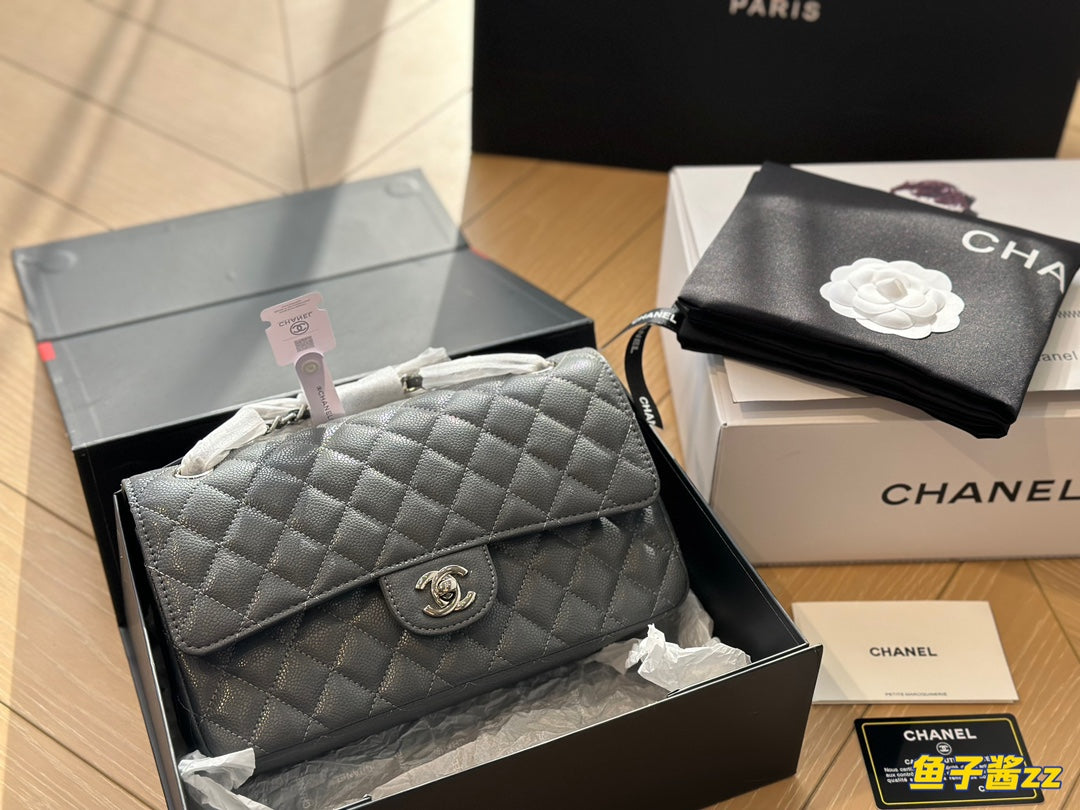 Cc CF 25 white caviar leather silver chain