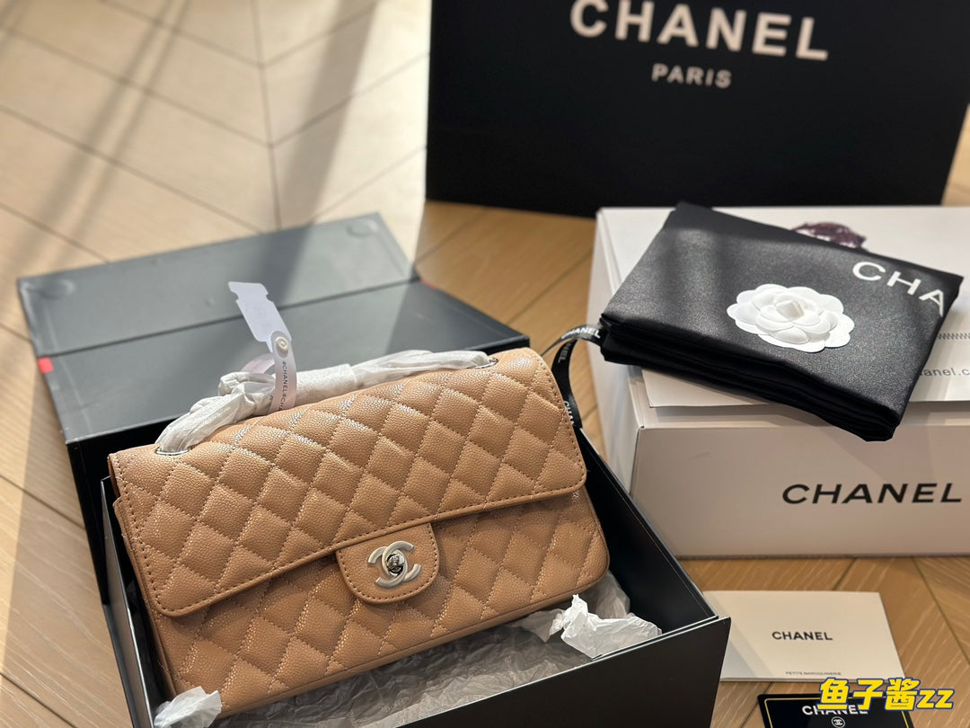 Cc CF 25 white caviar leather silver chain