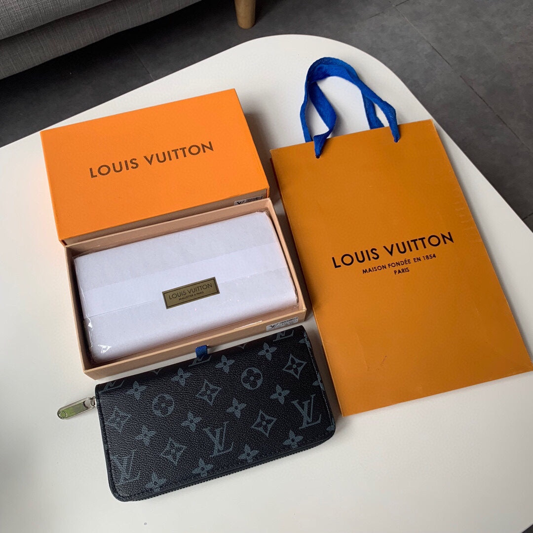 LOUIS new arrival men's wallet size: 19×10×1.5cm