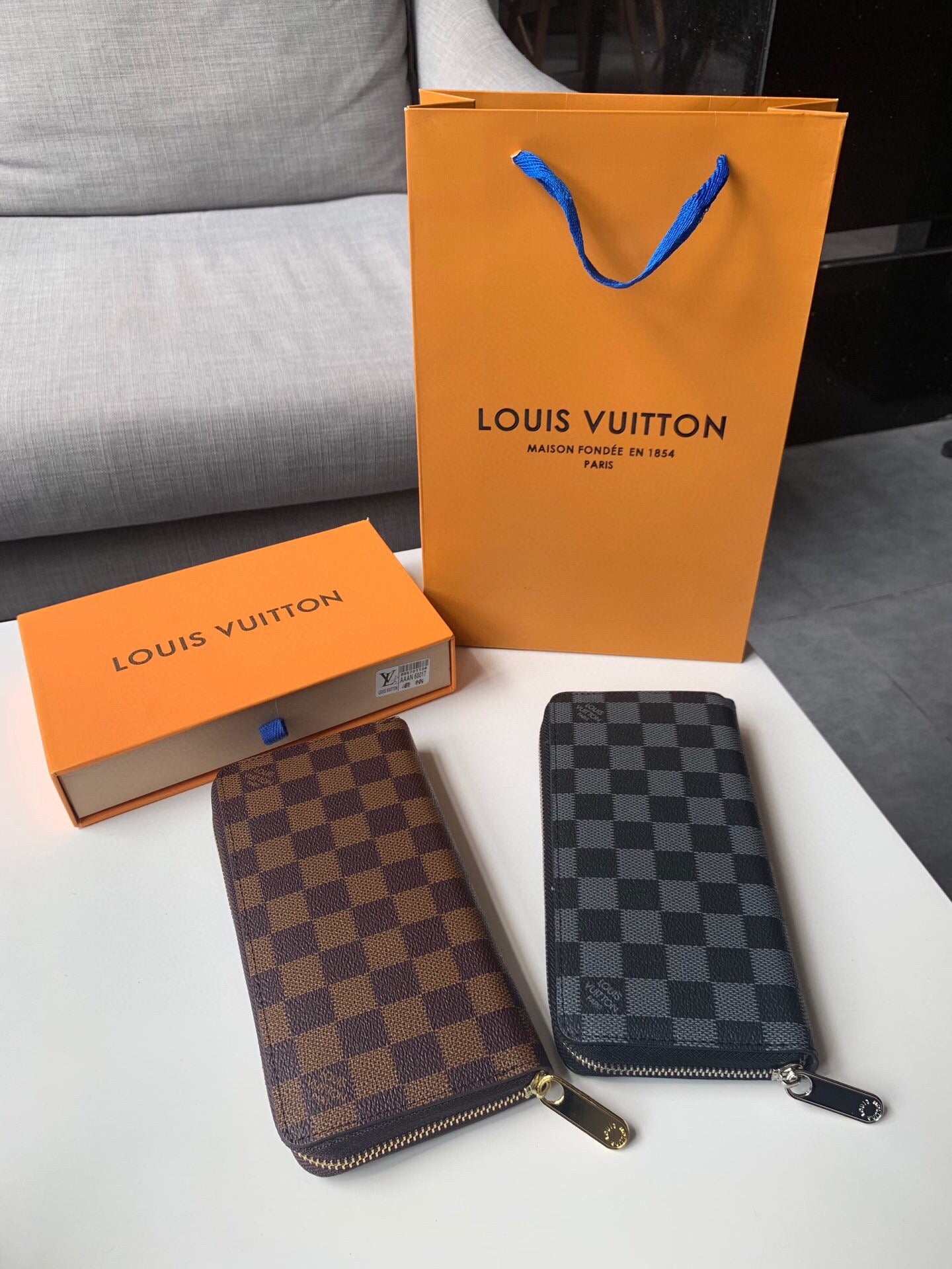 LOUIS new arrival men's wallet size: 19×10×1.5cm