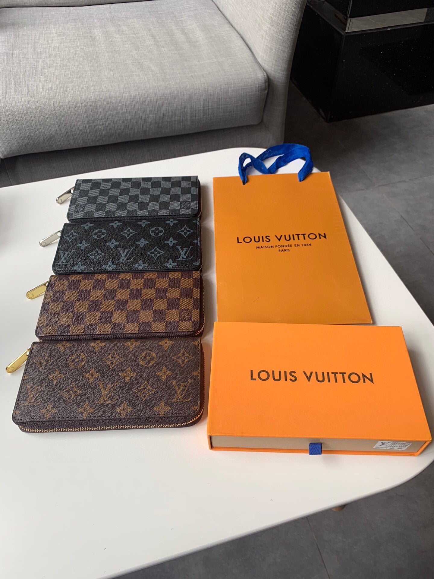 LOUIS new arrival men's wallet size: 19×10×1.5cm